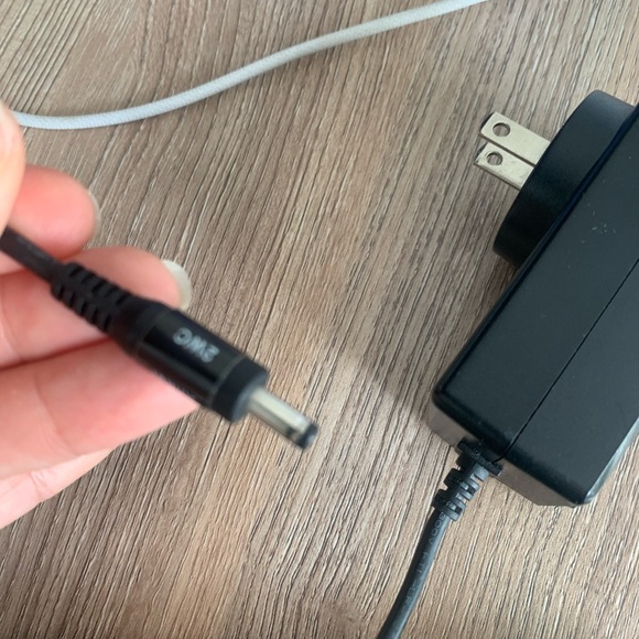 Anker Dual Fast Wireless Charger in Black - Picture 7 of 11